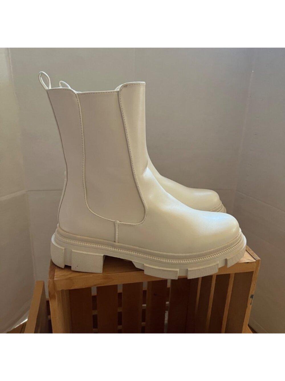 Chunky Sole Chelsea Boots Zara Size 9 Cream Faux Leather Mid Calf Combat Booties - Picture 13 of 16